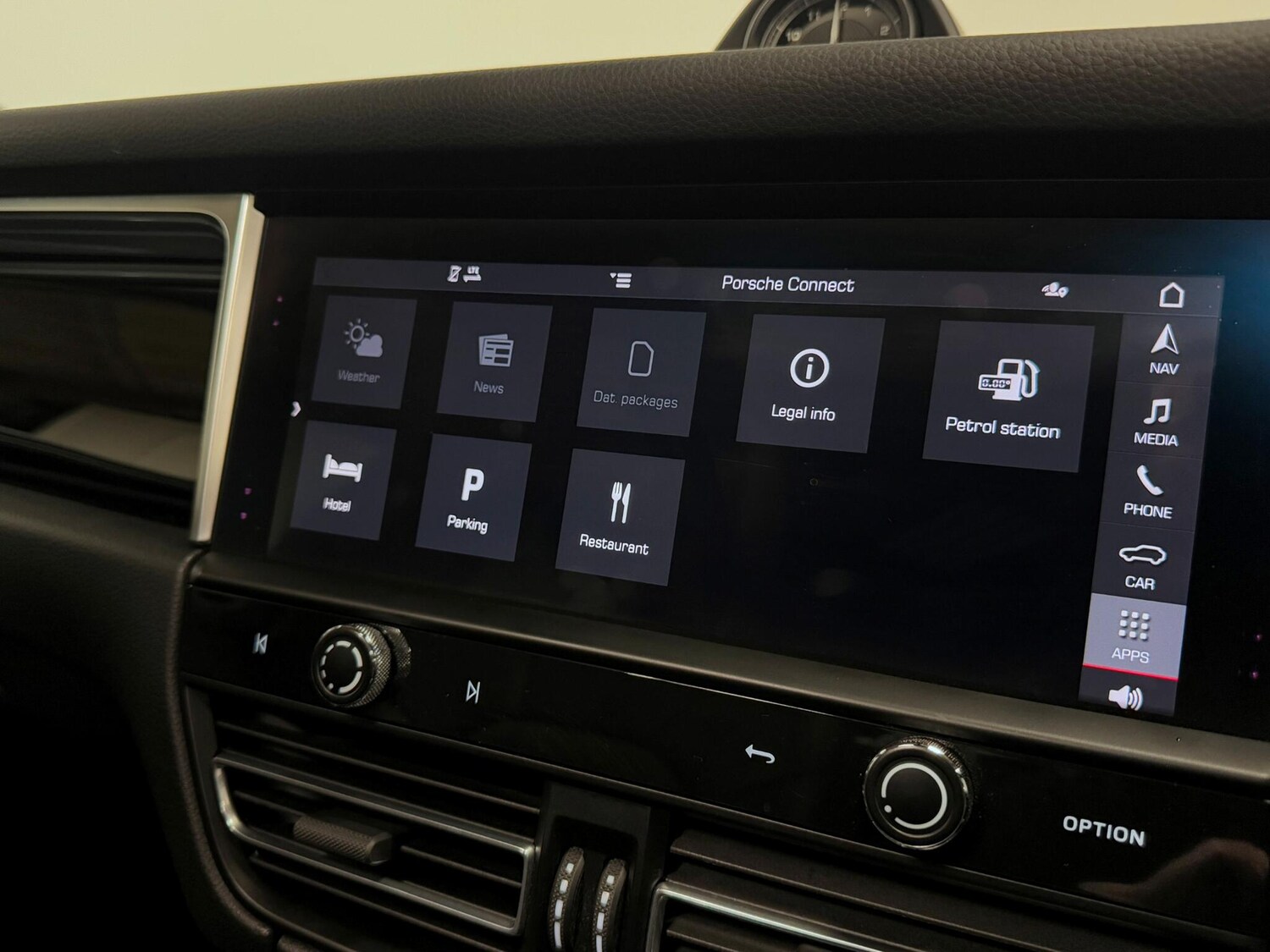 Used Porsche Macan 2021 for sale - 76214676: Photo 53