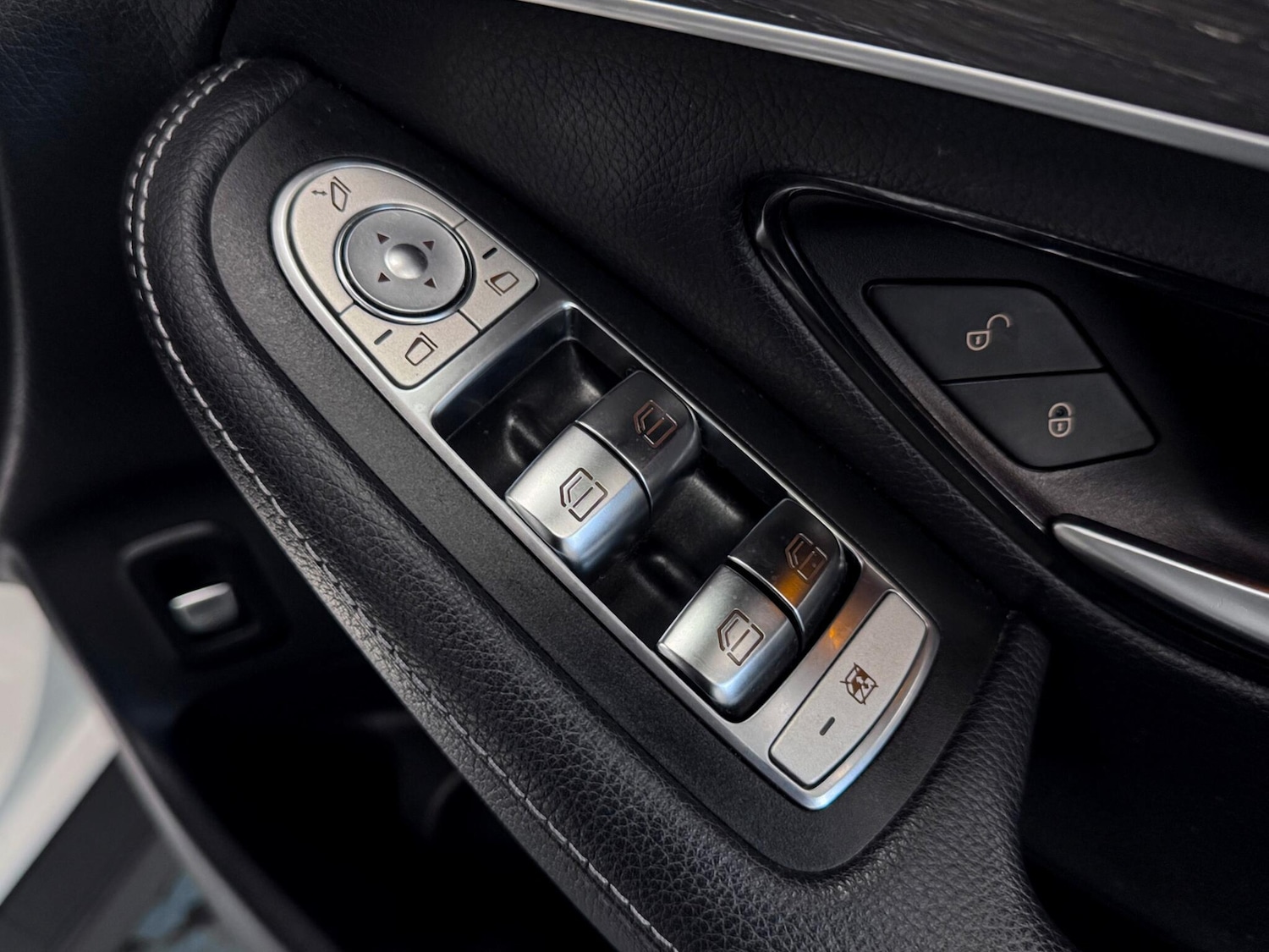 Used Mercedes-Benz GLC 2019 for sale - 76953303: Photo 17