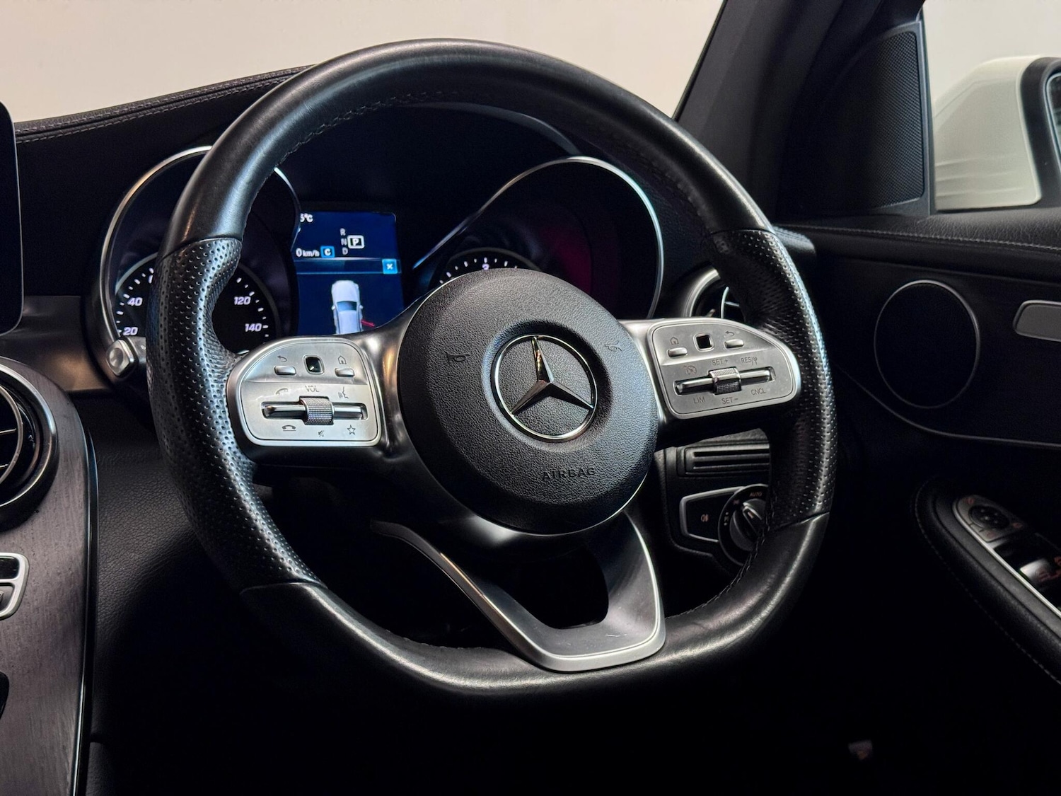 Used Mercedes-Benz GLC 2019 for sale - 76953303: Photo 32