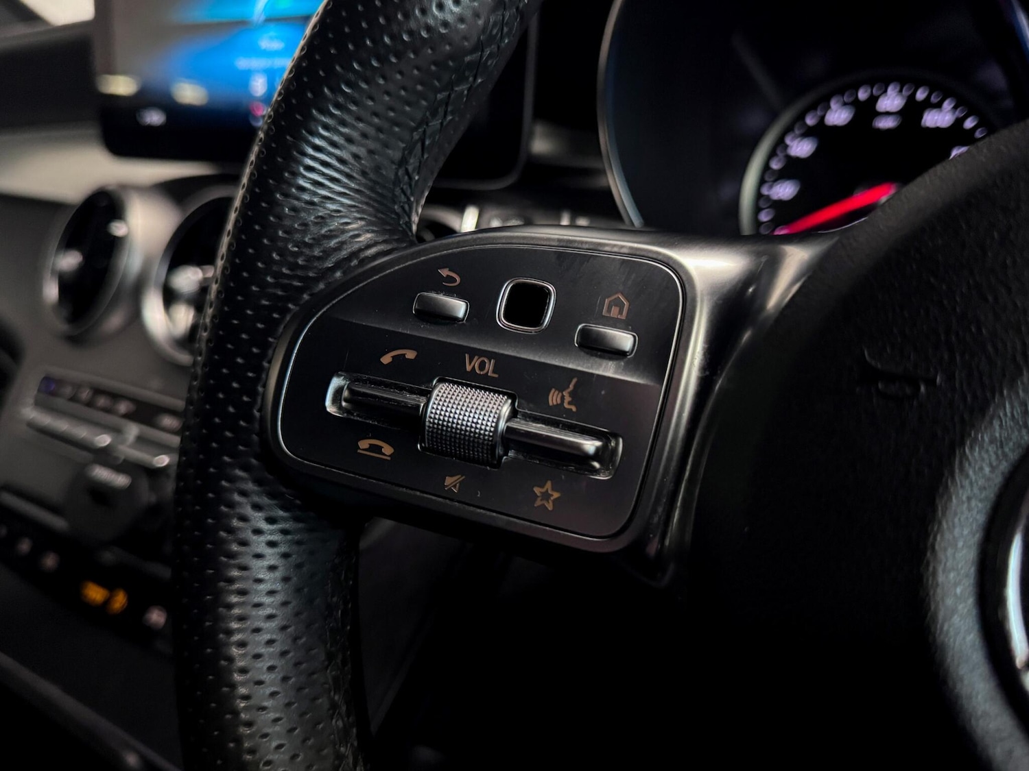 Used Mercedes-Benz GLC 2019 for sale - 76953303: Photo 33