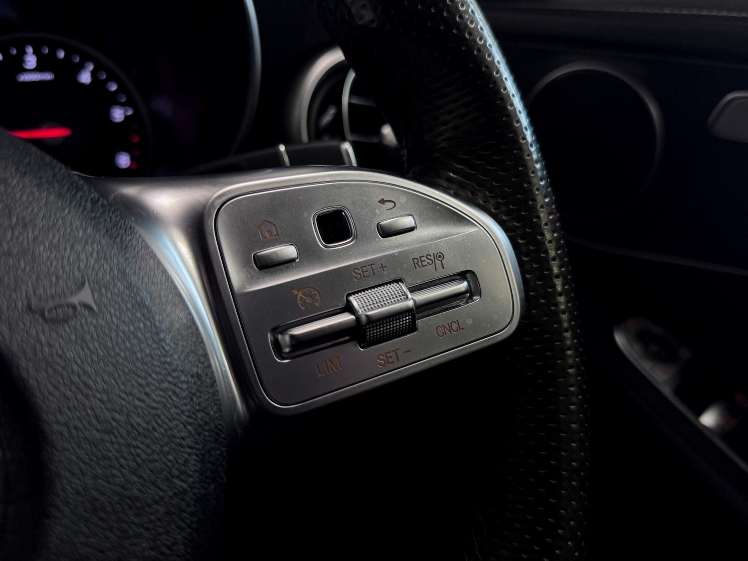 Used Mercedes-Benz GLC 2019 for sale - 76953303: Photo 35