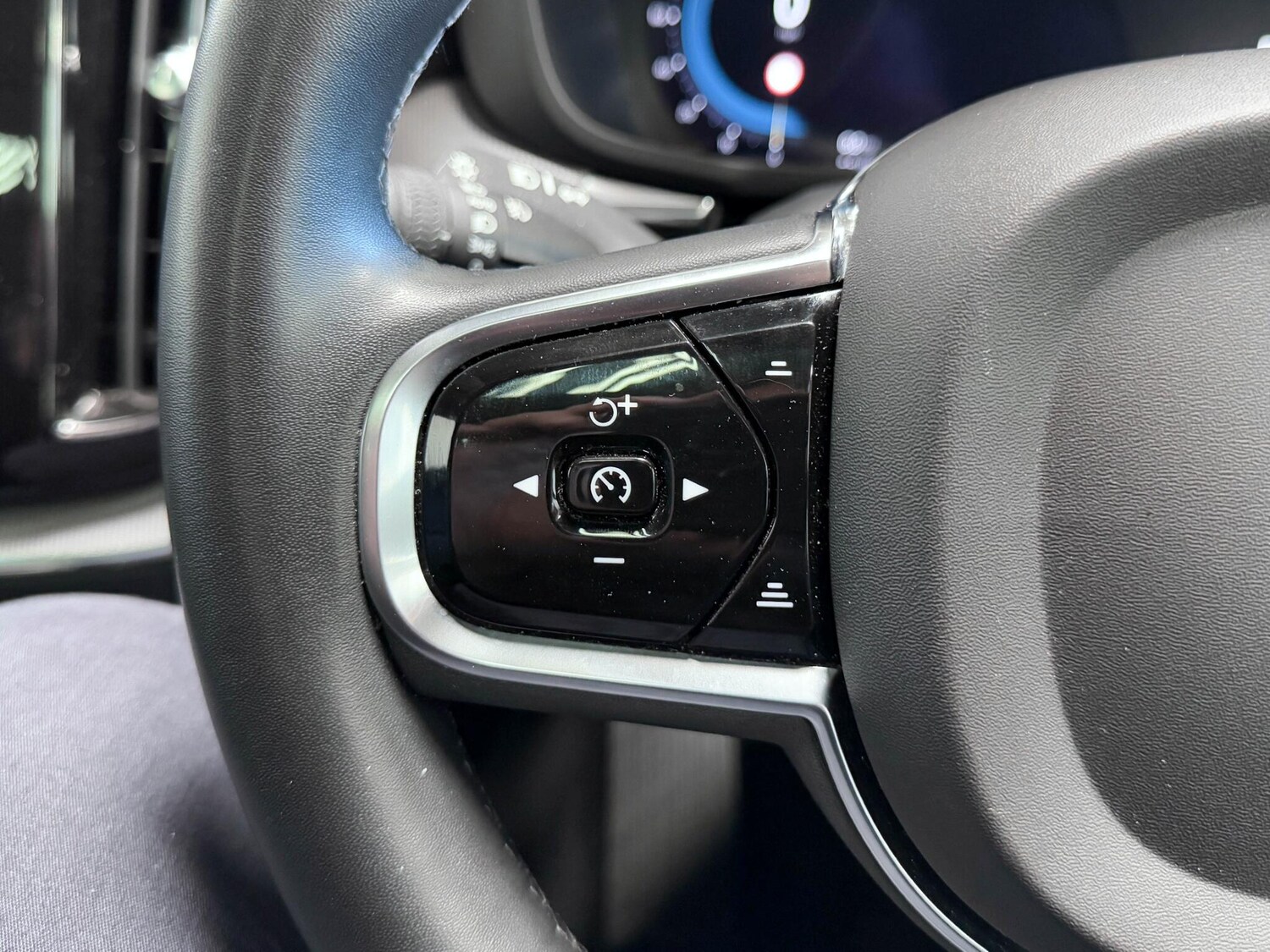 Used Volvo XC60 2021 for sale - 76336778: Photo 32