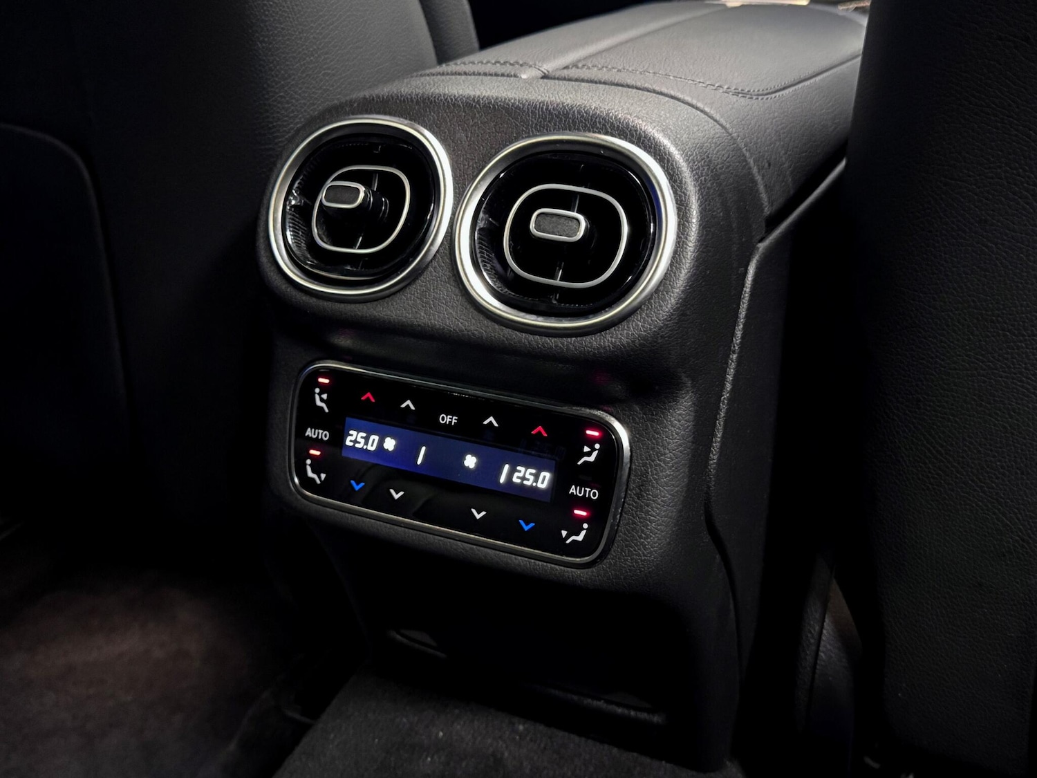 Used Mercedes-Benz GLC 2023 for sale - 77191819: Photo 28