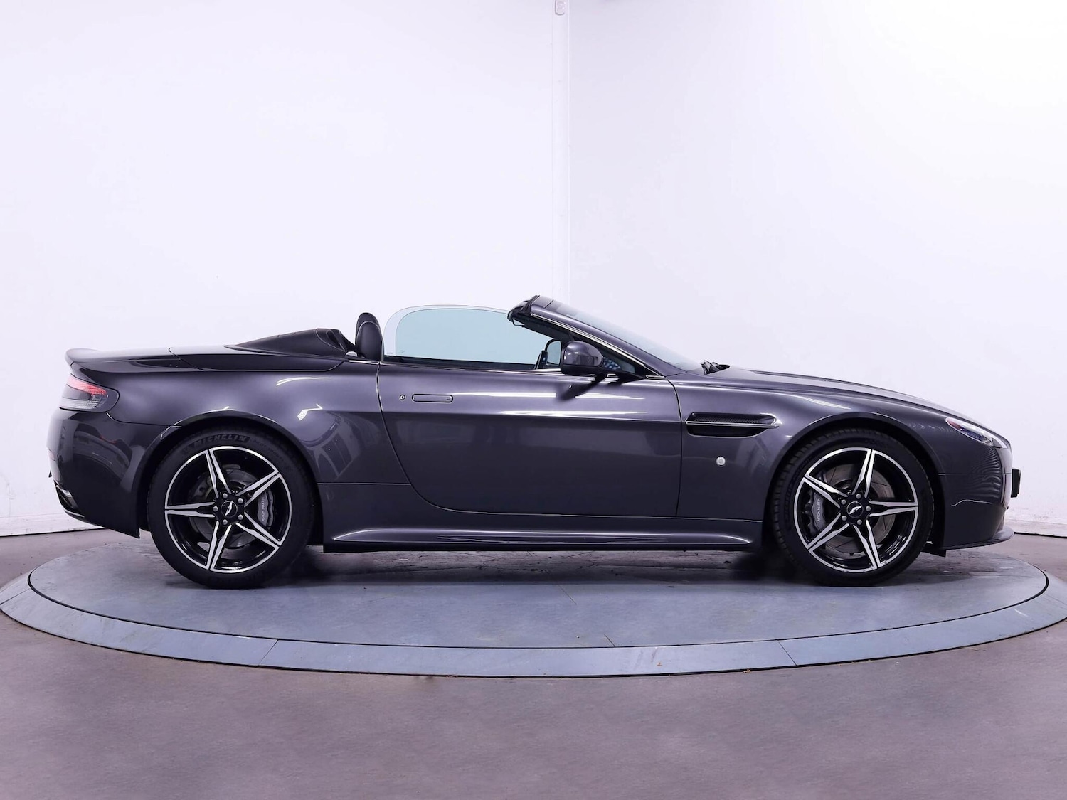 Used Aston Martin Vantage 2016 for sale - 76094452: Photo 14