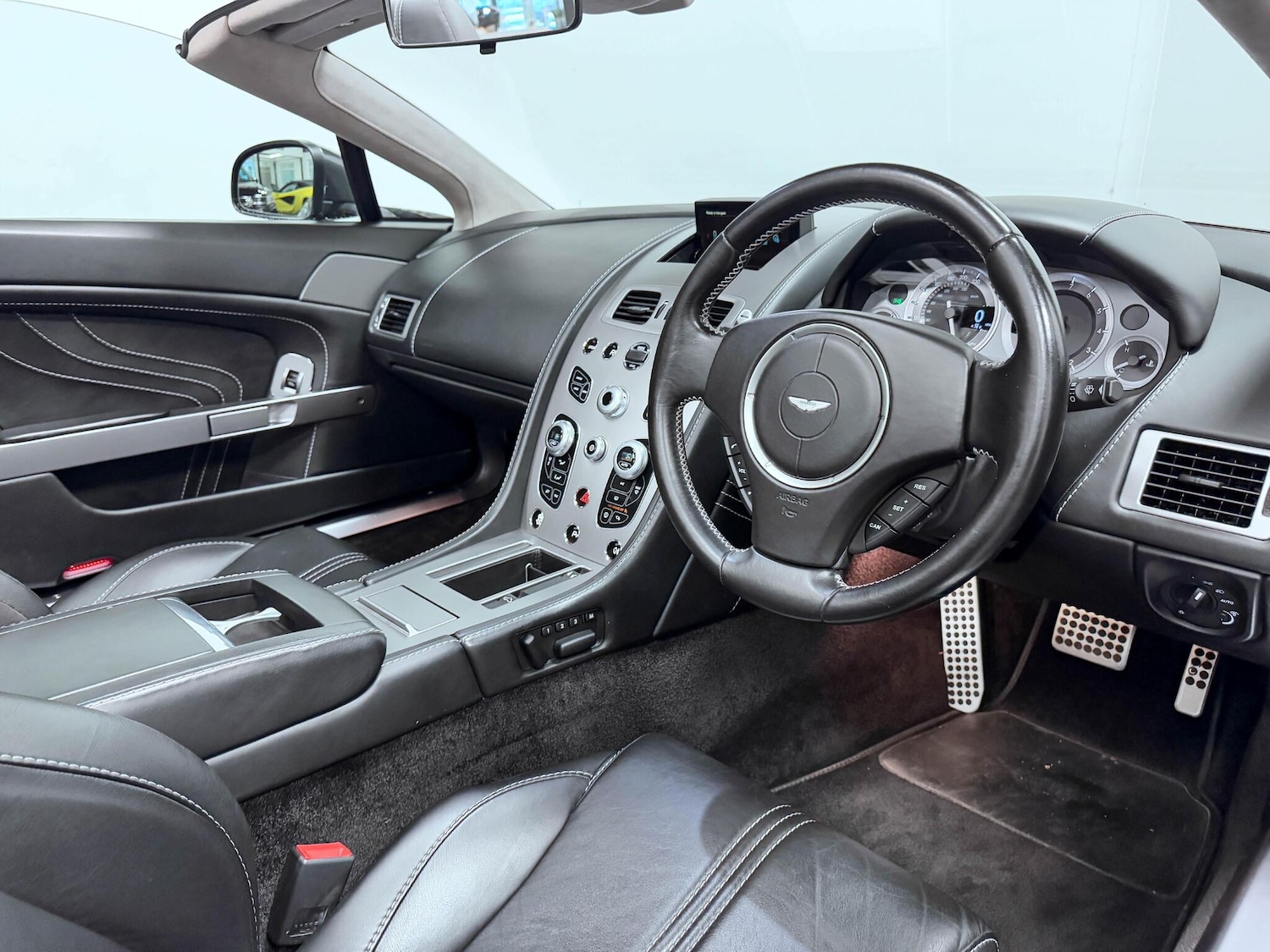 Used Aston Martin Vantage 2016 for sale - 76094452: Photo 28