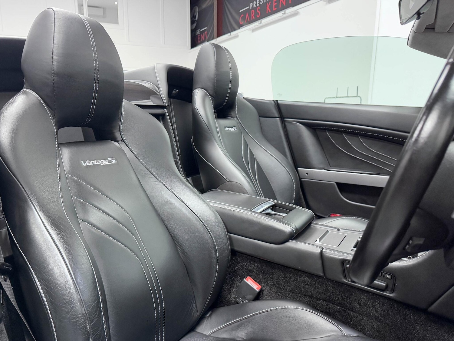 Used Aston Martin Vantage 2016 for sale - 76094452: Photo 33