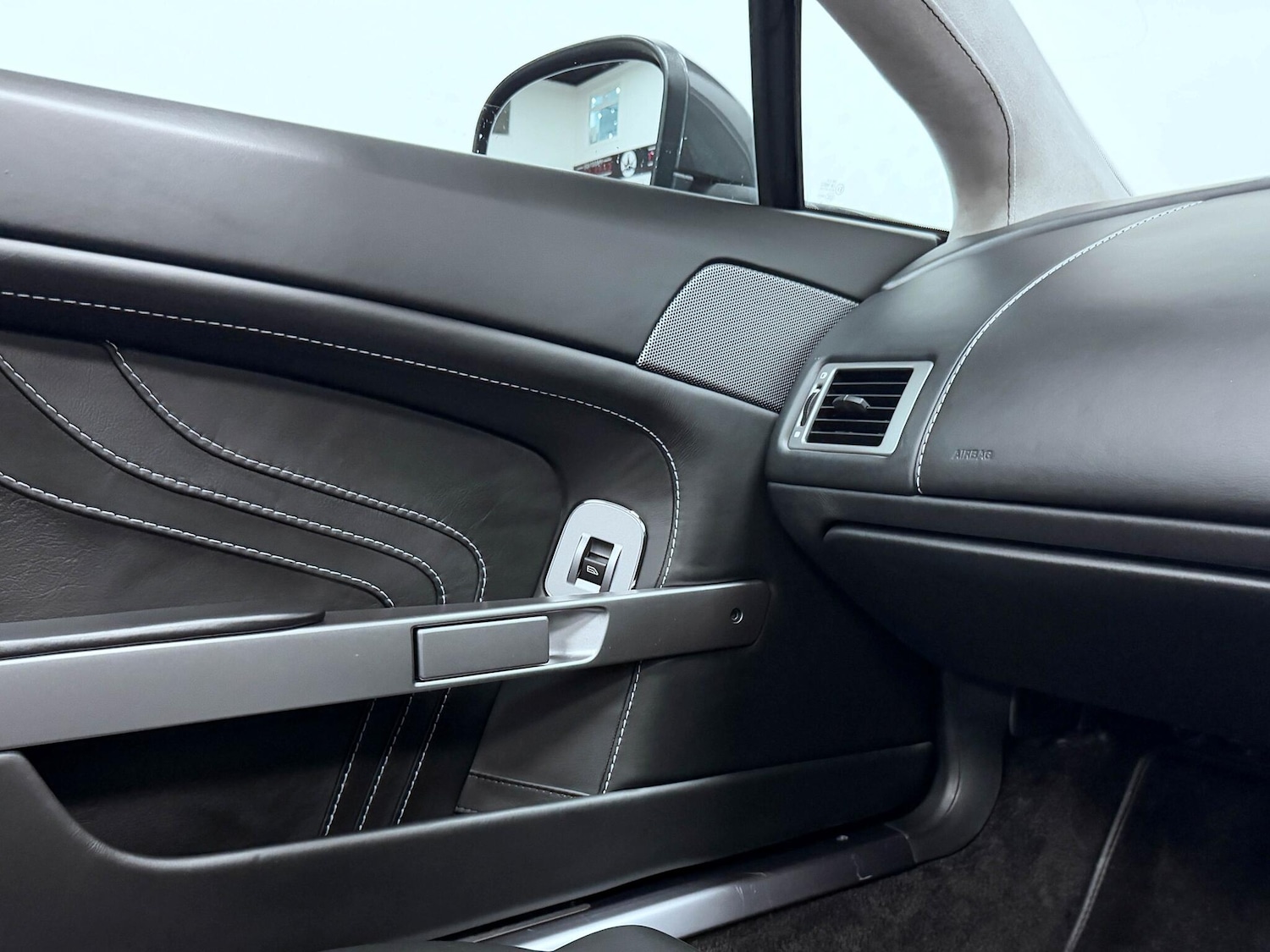 Used Aston Martin Vantage 2016 for sale - 76094452: Photo 37