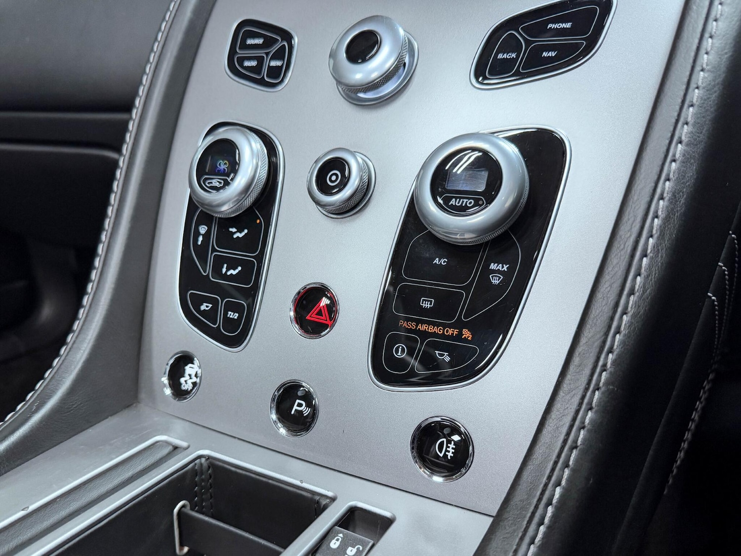 Used Aston Martin Vantage 2016 for sale - 76094452: Photo 39