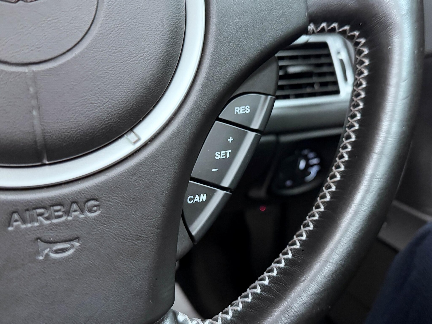 Used Aston Martin Vantage 2016 for sale - 76094452: Photo 46