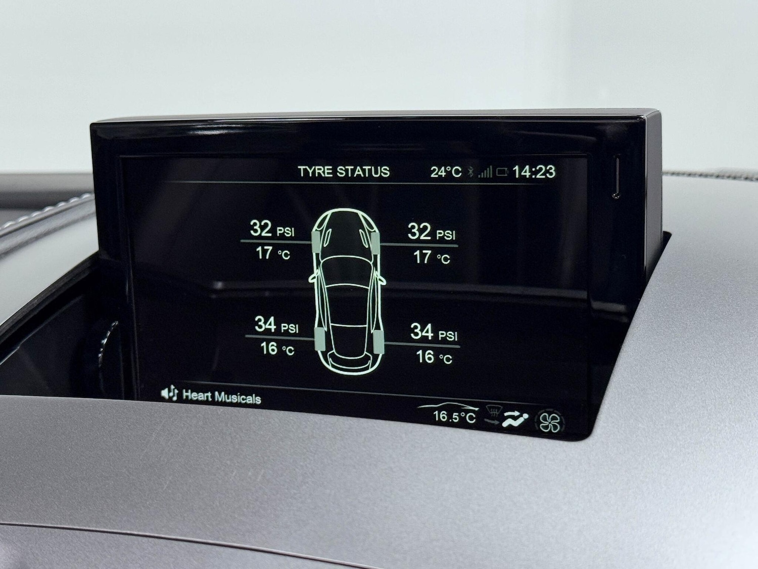 Used Aston Martin Vantage 2016 for sale - 76094452: Photo 51