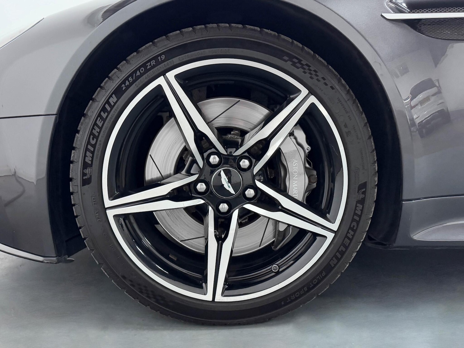 Used Aston Martin Vantage 2016 for sale - 76094452: Photo 55