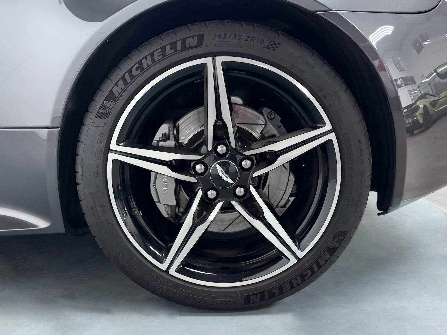 Used Aston Martin Vantage 2016 for sale - 76094452: Photo 56