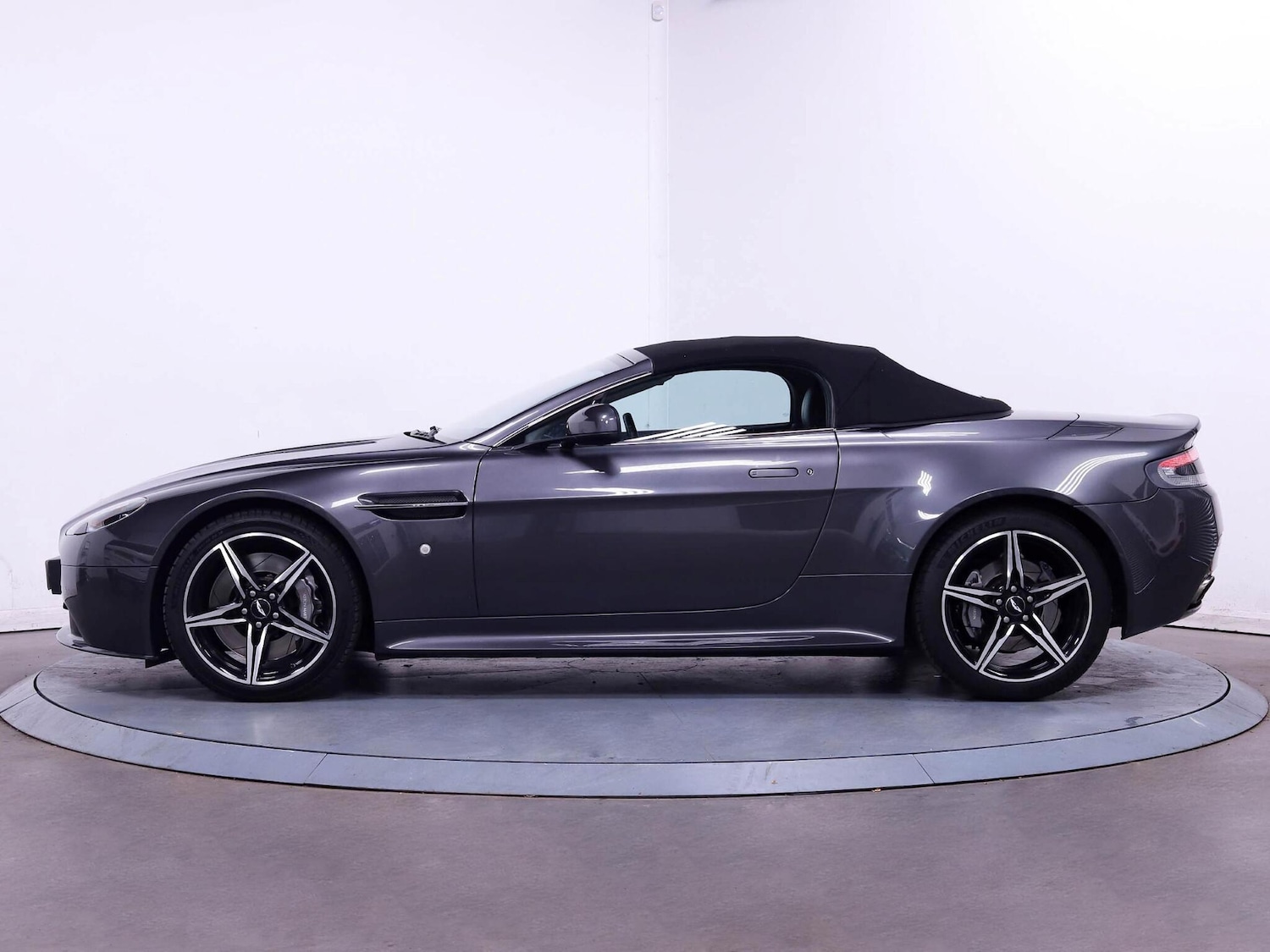 Used Aston Martin Vantage 2016 for sale - 76094452: Photo 8