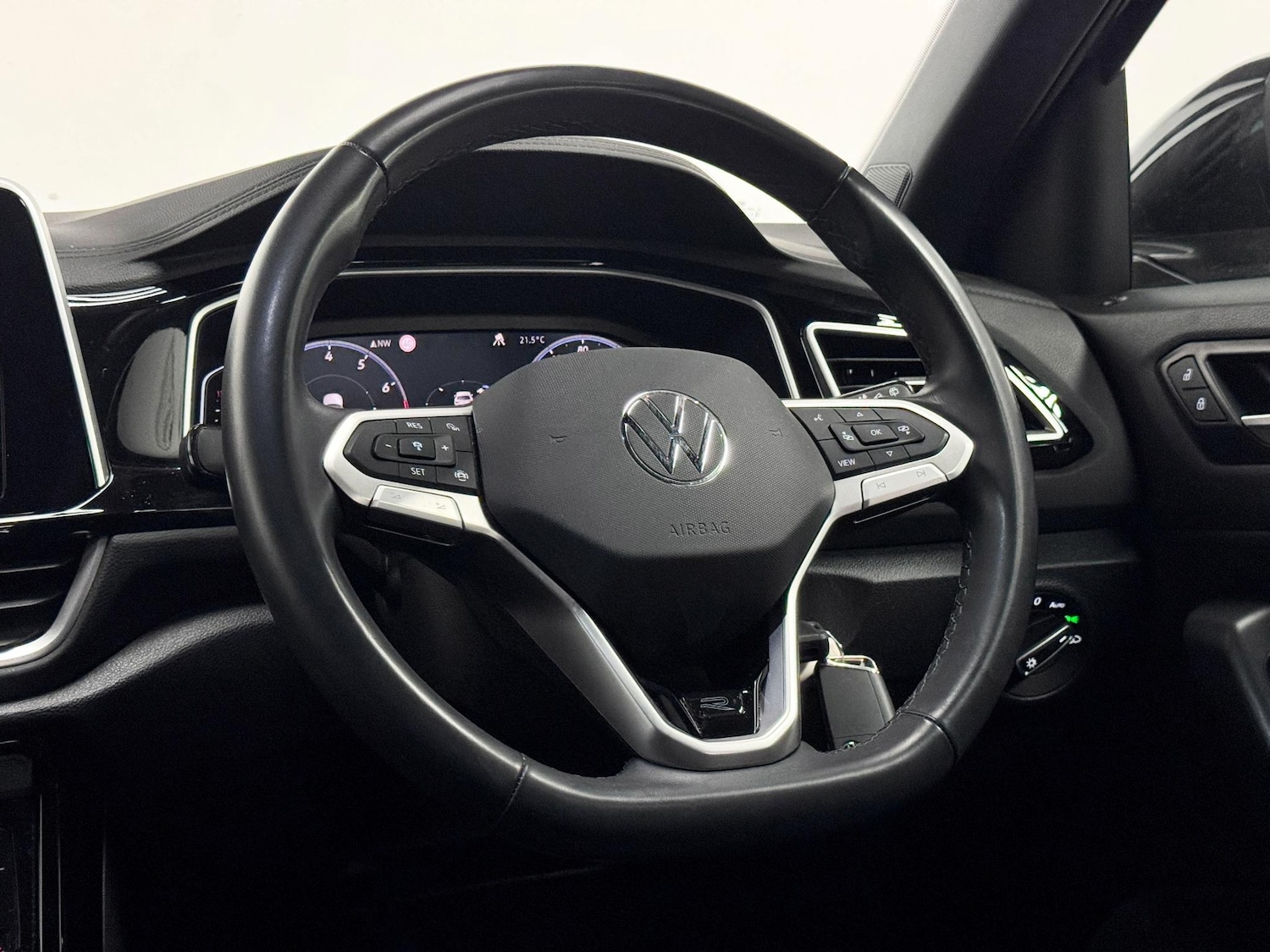 Used Volkswagen T-Roc 2024 for sale - 76513272: Photo 33