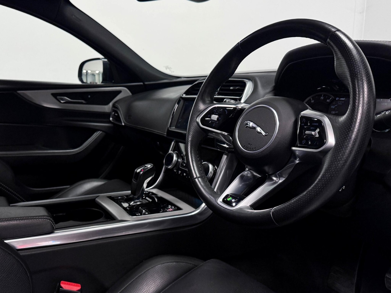 Used Jaguar XE 2023 for sale - 76408743: Photo 18