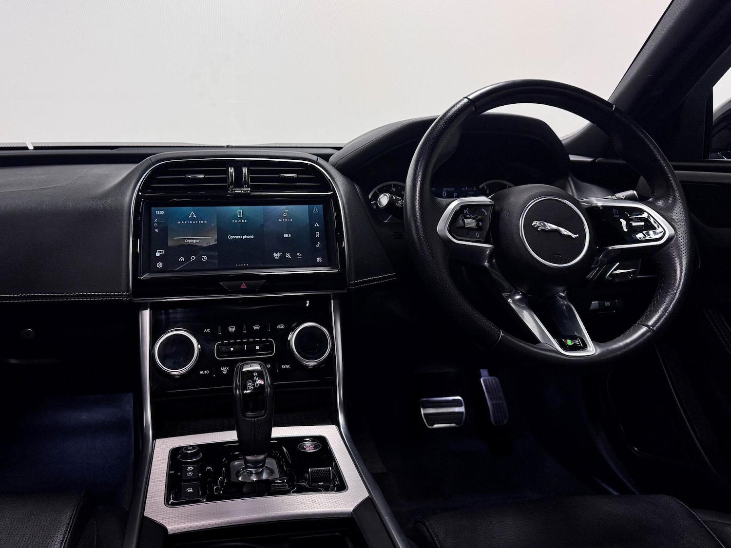 Used Jaguar XE 2023 for sale - 76408743: Photo 33