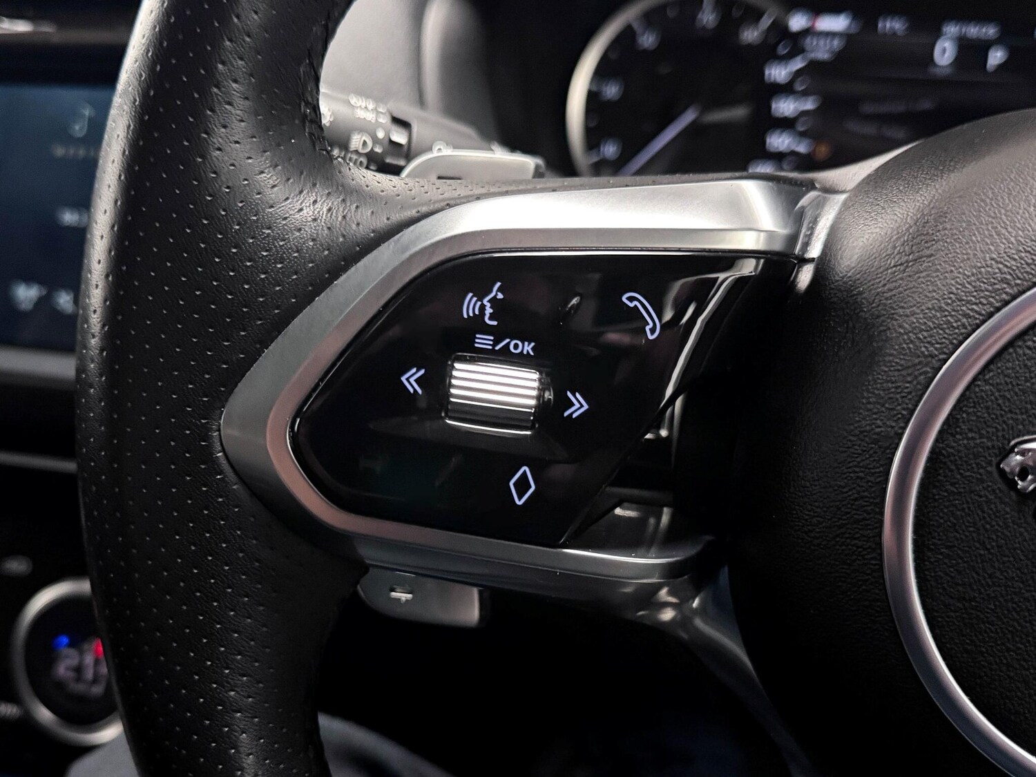 Used Jaguar XE 2023 for sale - 76408743: Photo 35