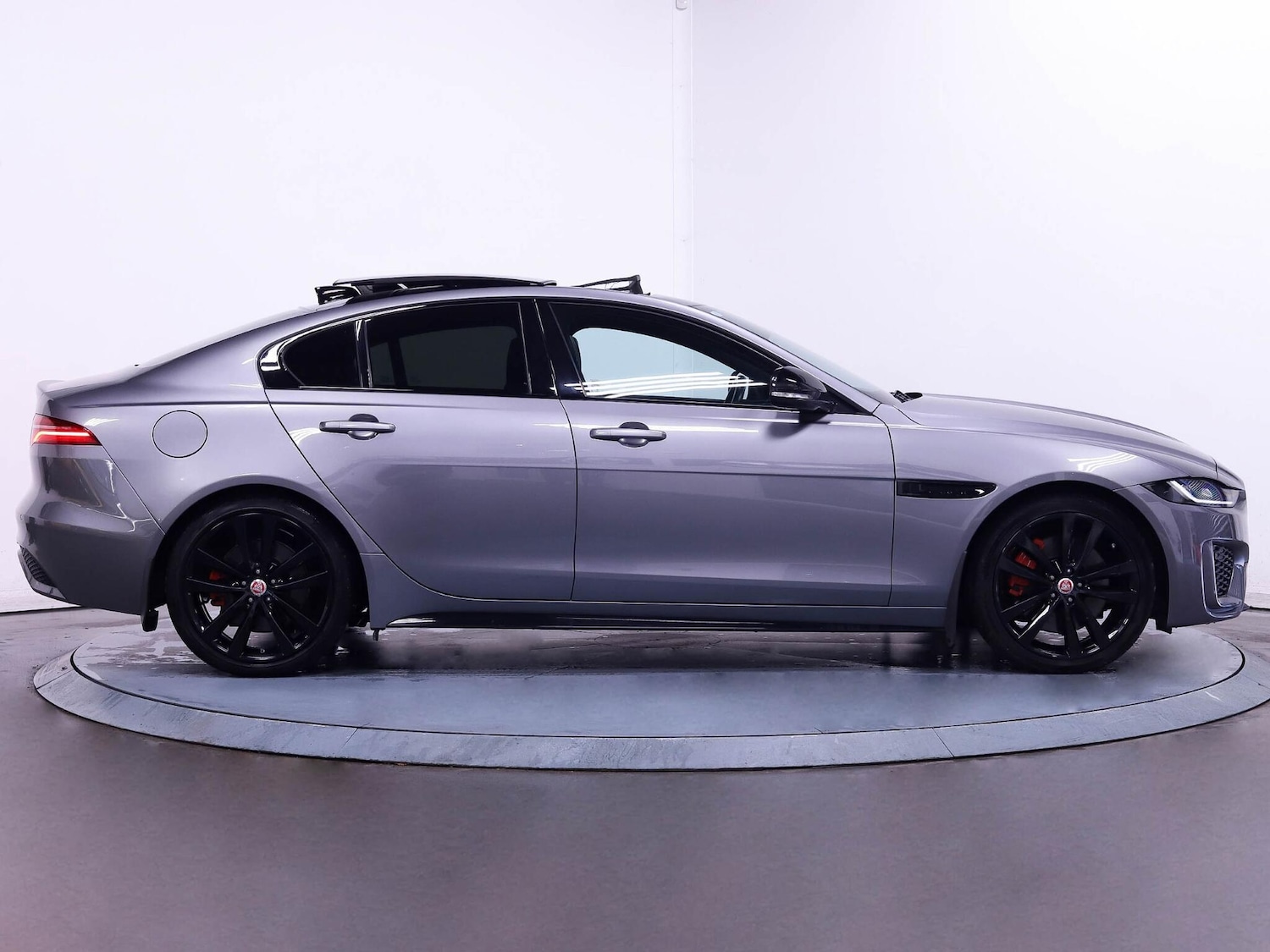 Used Jaguar XE 2023 for sale - 76408743: Photo 8
