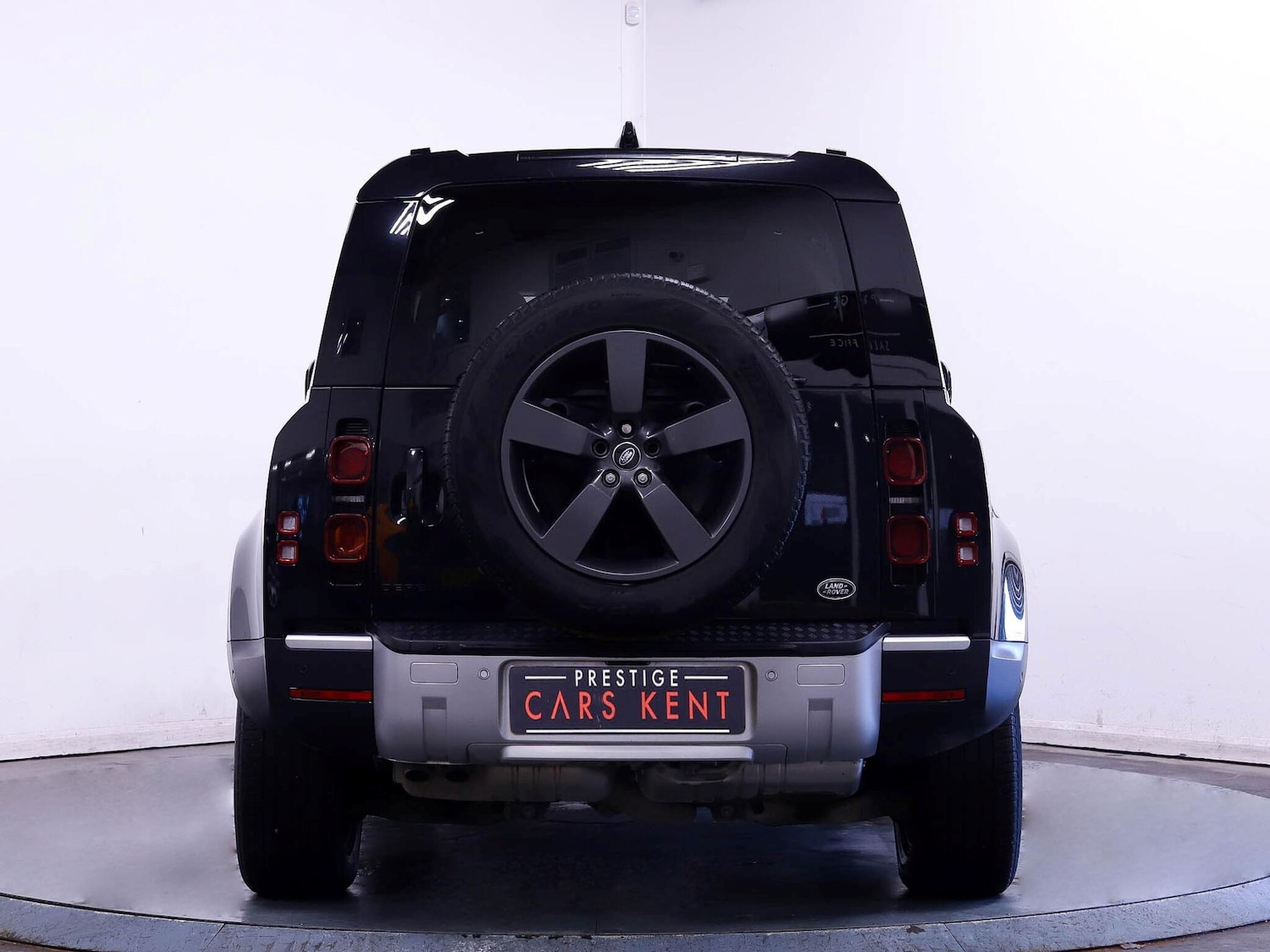 Used Land Rover Defender 110 2023 for sale - 77120641: Photo 11