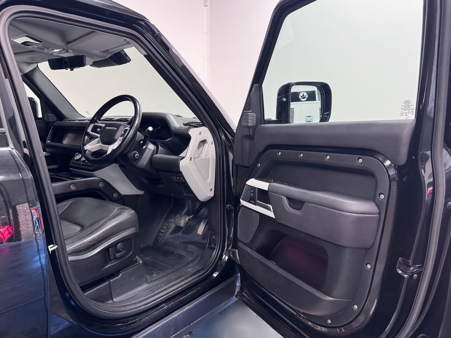 Used Land Rover Defender 110 2023 for sale - 77120641: Photo 12