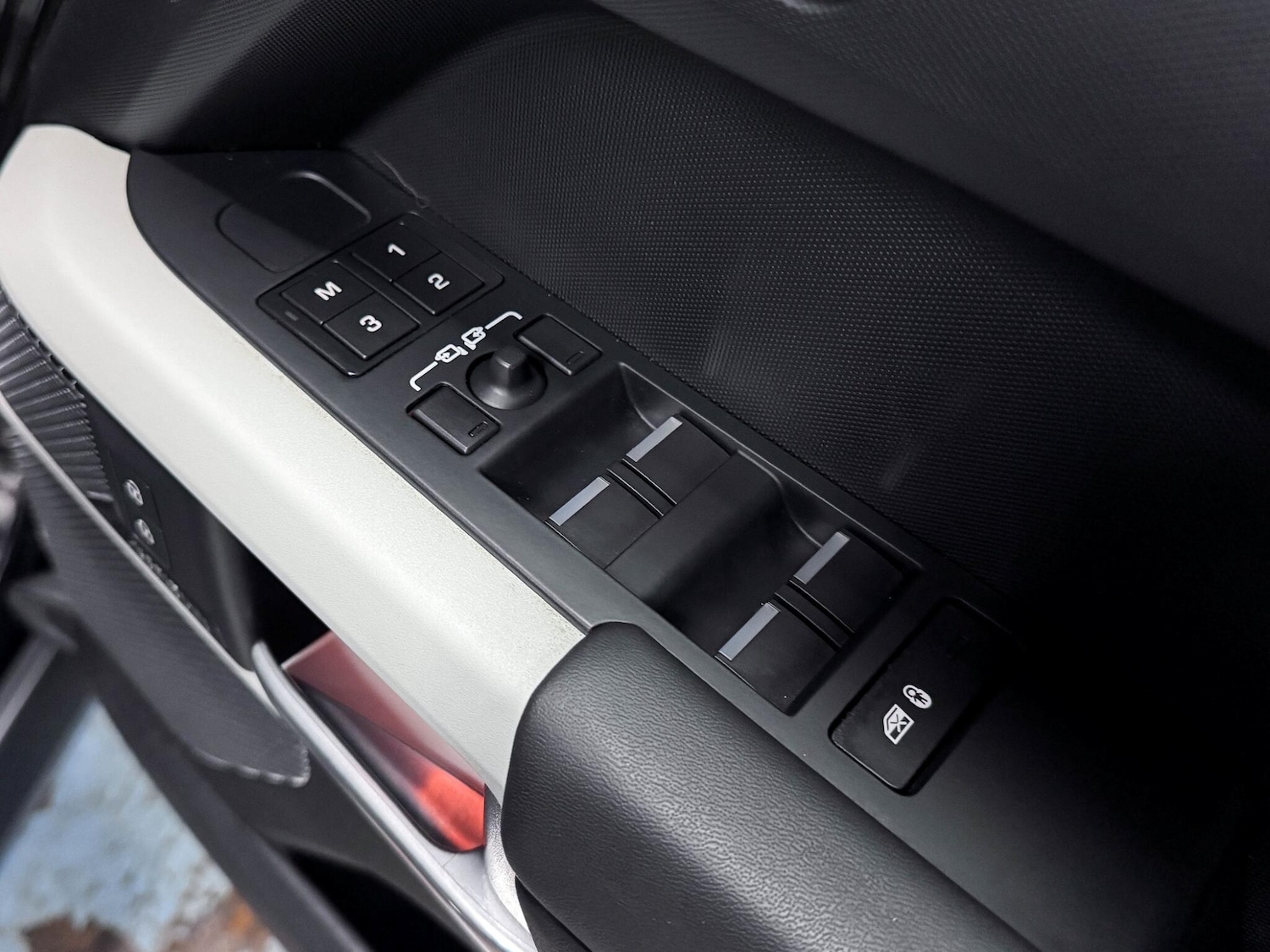 Used Land Rover Defender 110 2023 for sale - 77120641: Photo 13