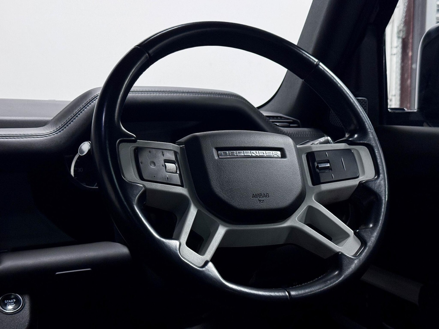 Used Land Rover Defender 110 2023 for sale - 77120641: Photo 31