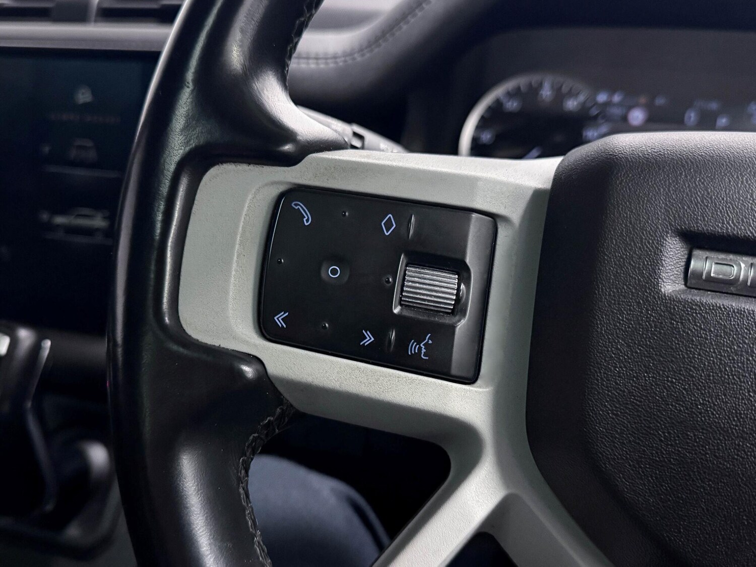 Used Land Rover Defender 110 2023 for sale - 77120641: Photo 32