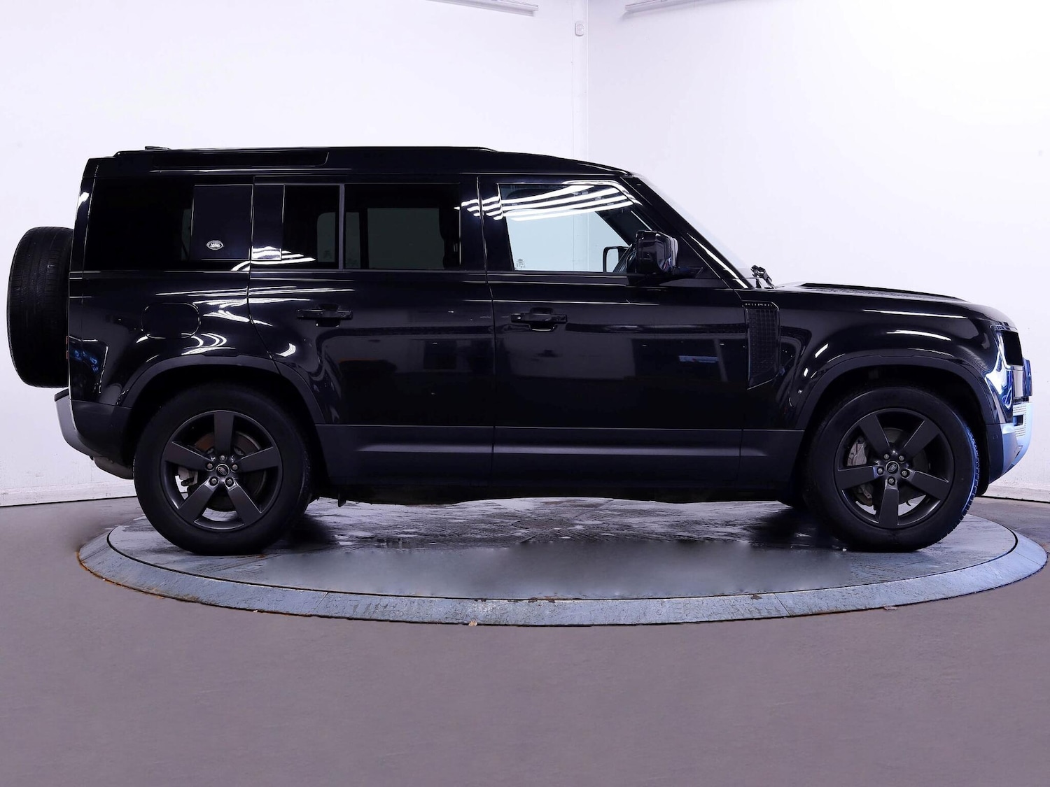 Used Land Rover Defender 110 2023 for sale - 77120641: Photo 8