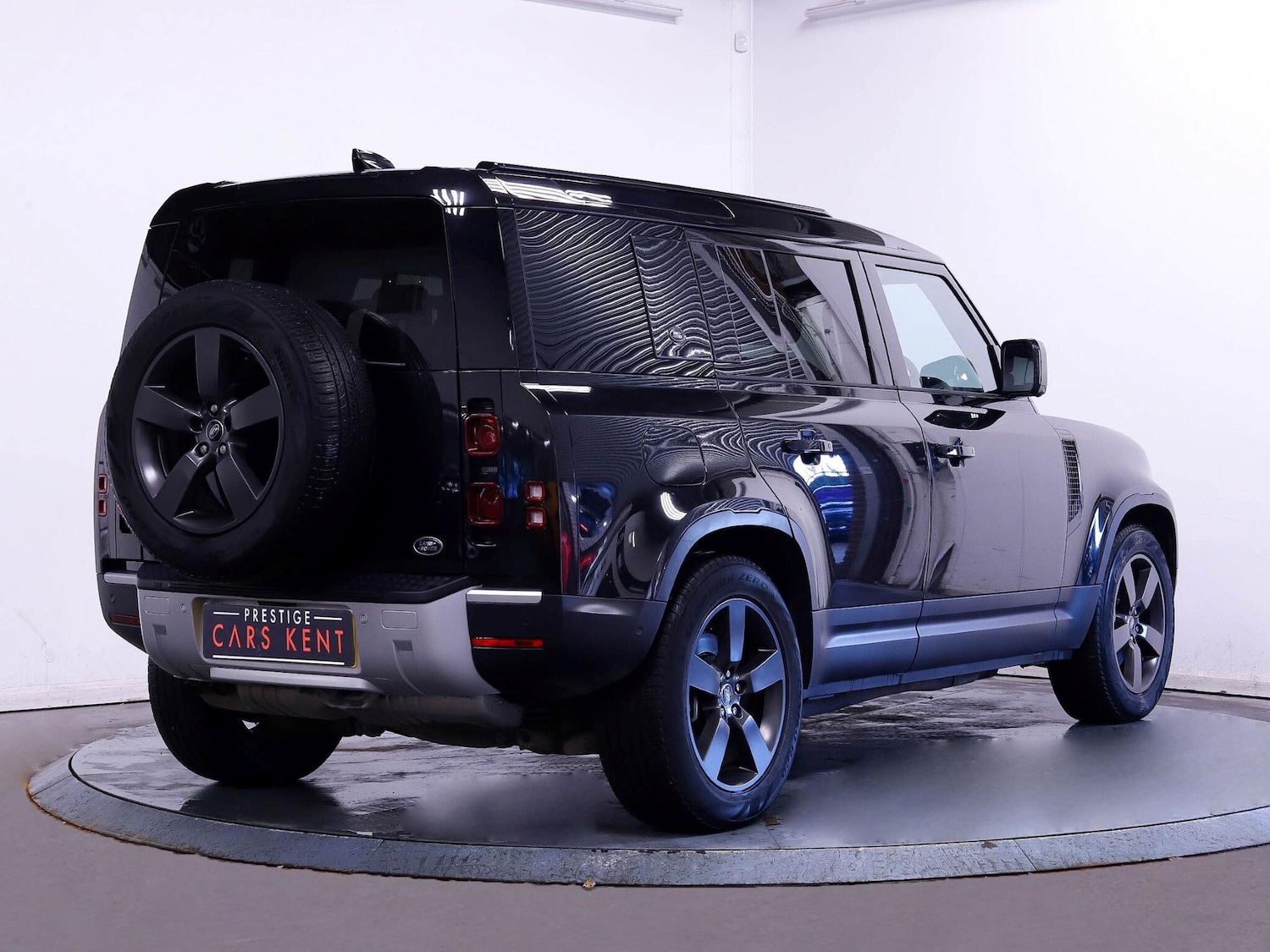 Used Land Rover Defender 110 2023 for sale - 77120641: Photo 9