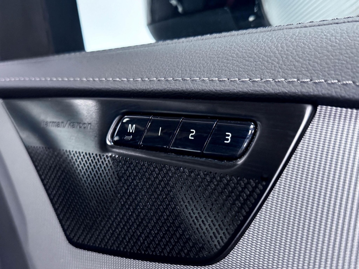 Used Volvo XC90 2023 for sale - 76512652: Photo 17