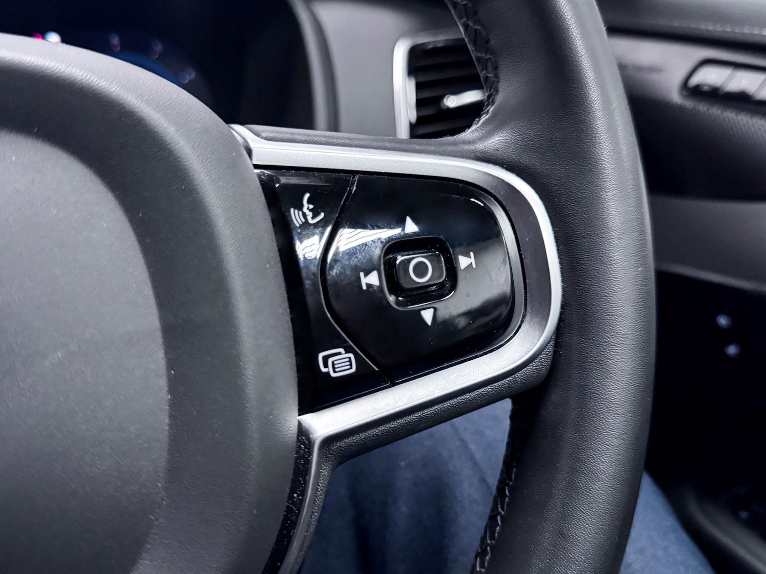 Used Volvo XC90 2023 for sale - 76512652: Photo 41