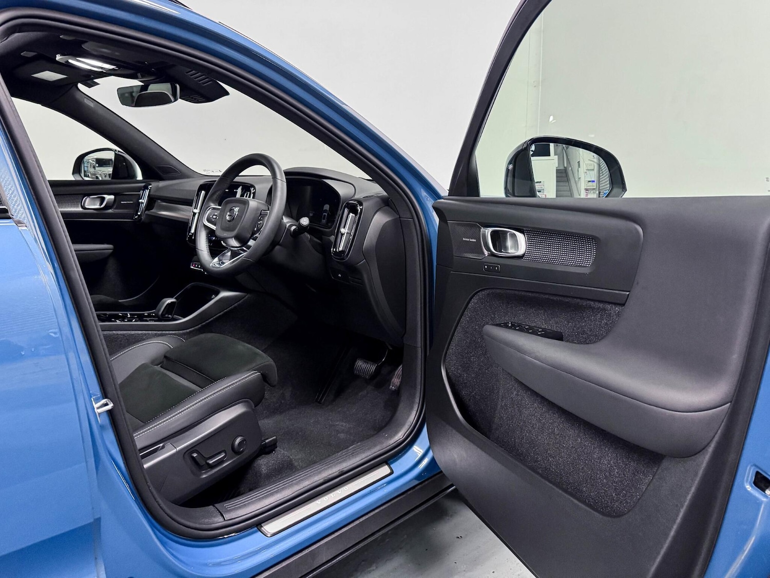 Used Volvo XC40 2024 for sale - 76607750: Photo 14