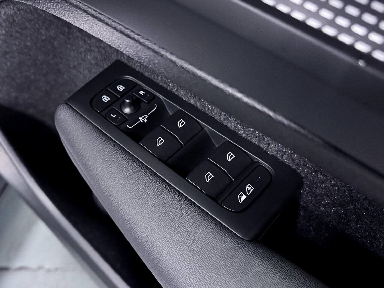 Used Volvo XC40 2024 for sale - 76607750: Photo 16