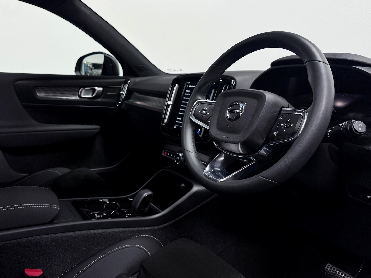 Used Volvo XC40 2024 for sale - 76607750: Photo 19