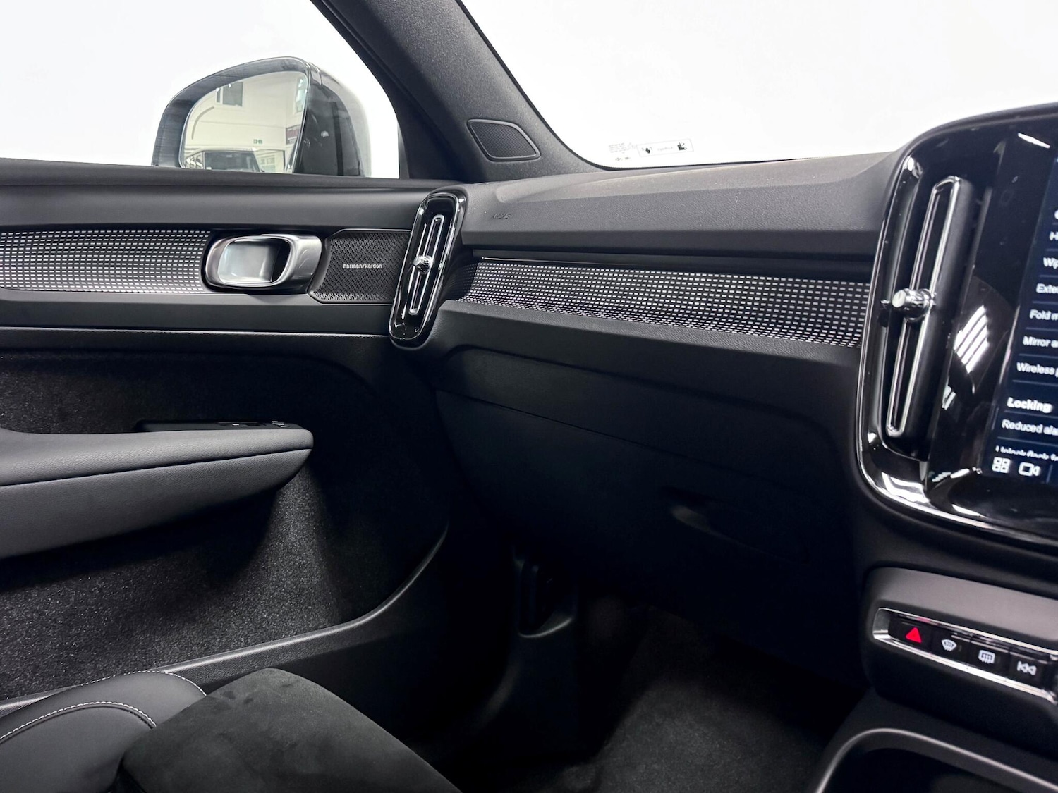 Used Volvo XC40 2024 for sale - 76607750: Photo 28