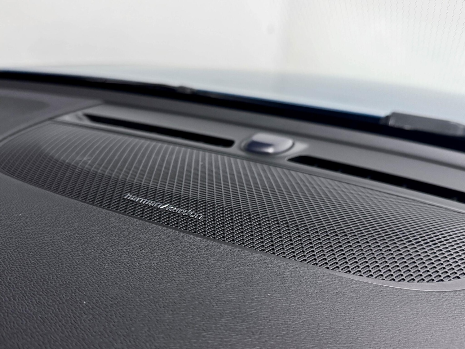 Used Volvo XC40 2024 for sale - 76607750: Photo 30