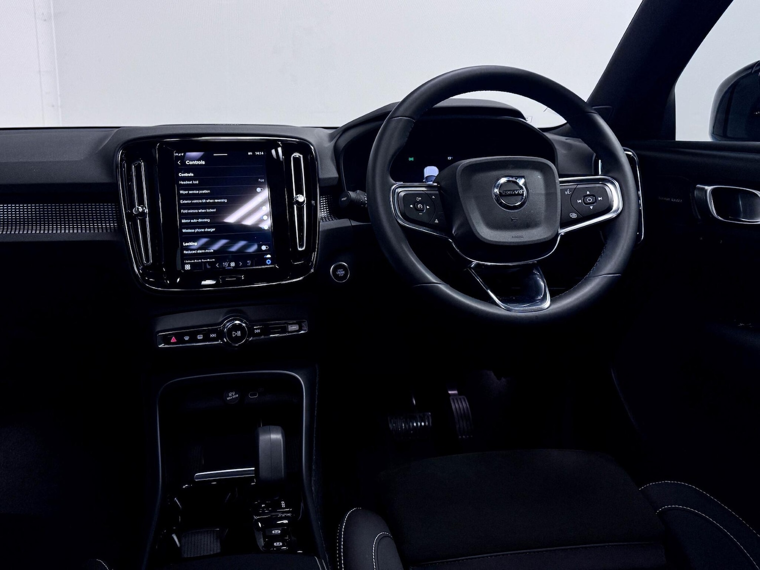 Used Volvo XC40 2024 for sale - 76607750: Photo 31