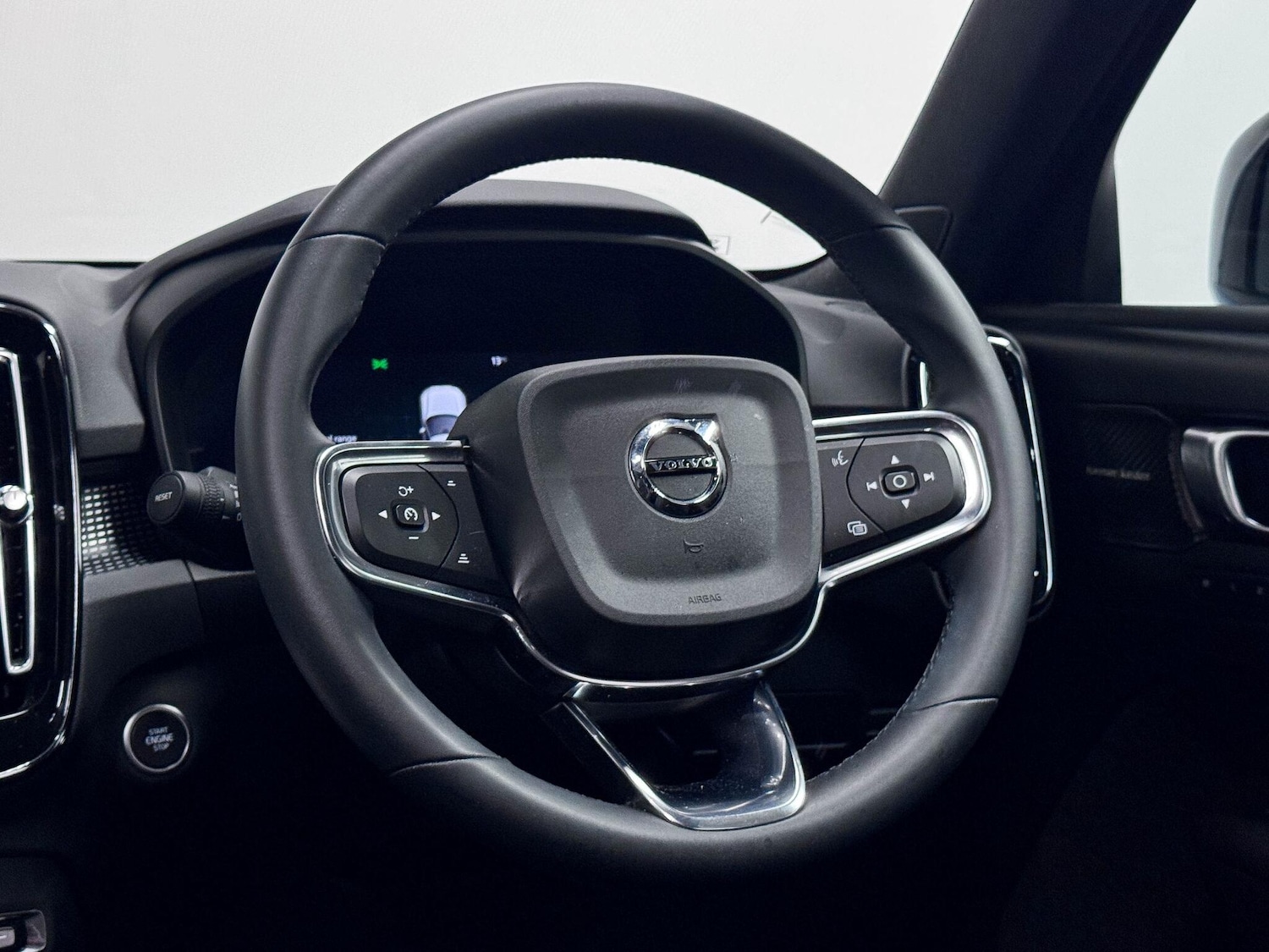 Used Volvo XC40 2024 for sale - 76607750: Photo 32