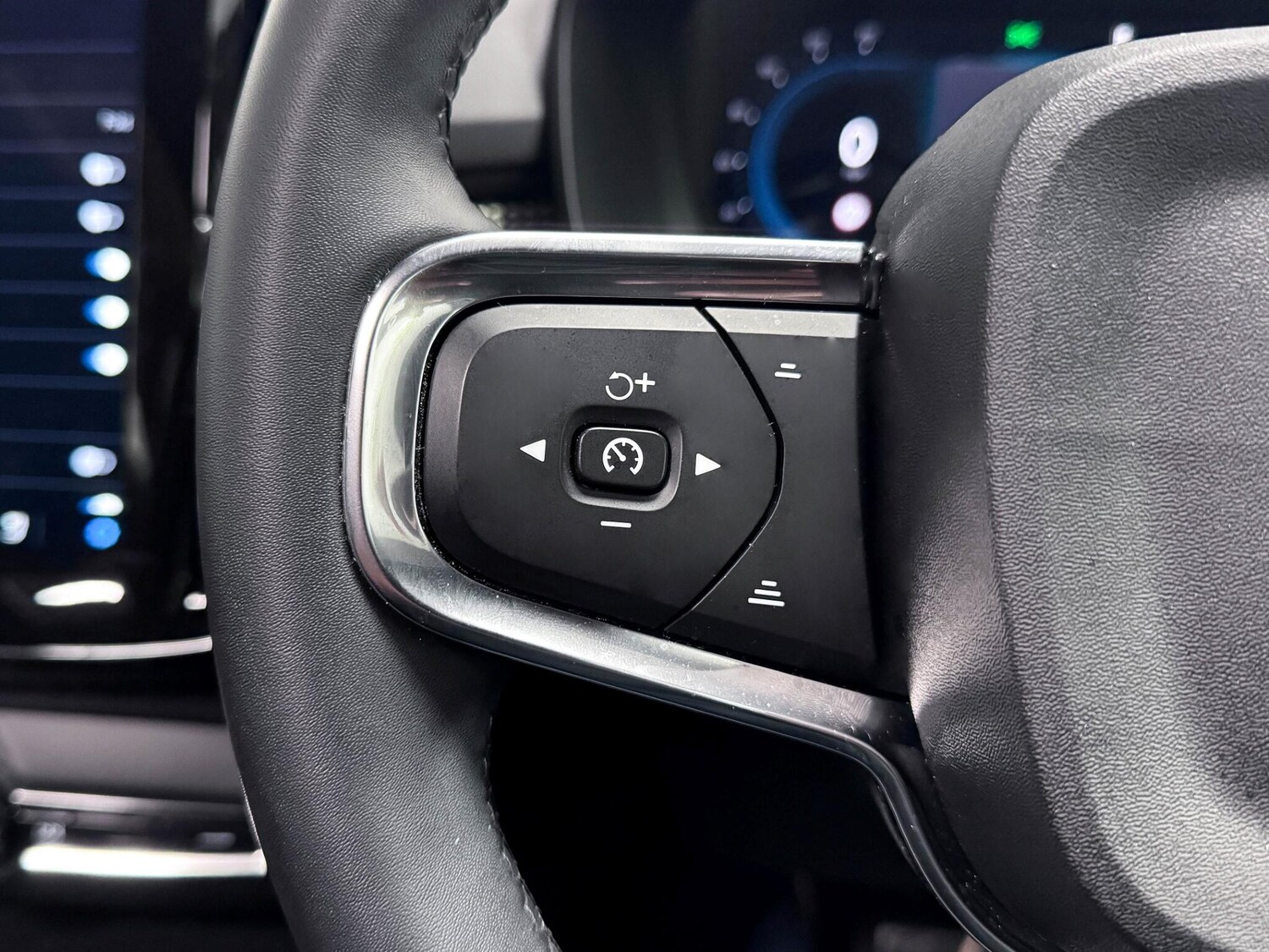 Used Volvo XC40 2024 for sale - 76607750: Photo 33