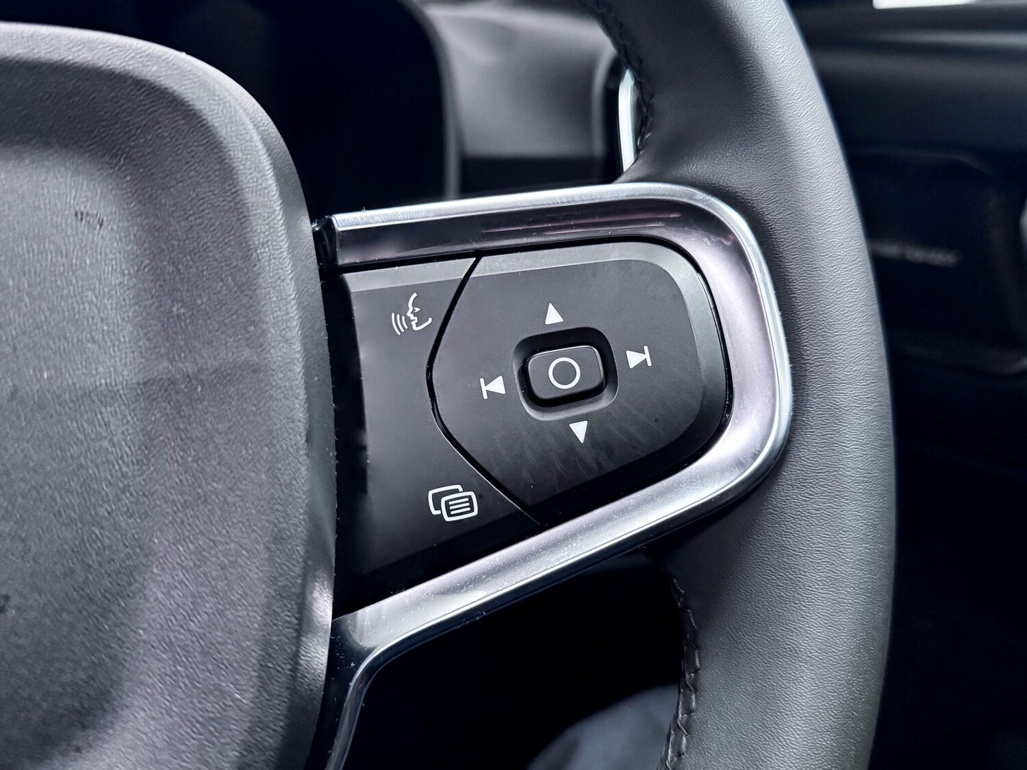 Used Volvo XC40 2024 for sale - 76607750: Photo 35