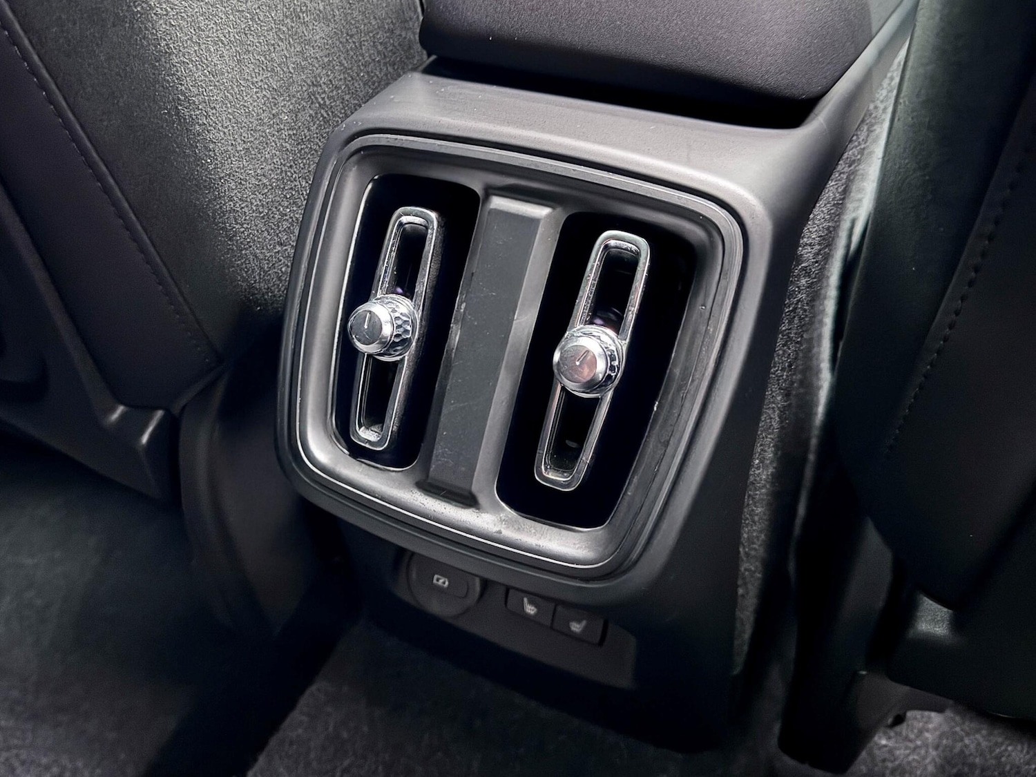 Used Volvo XC40 2024 for sale - 76607750: Photo 38