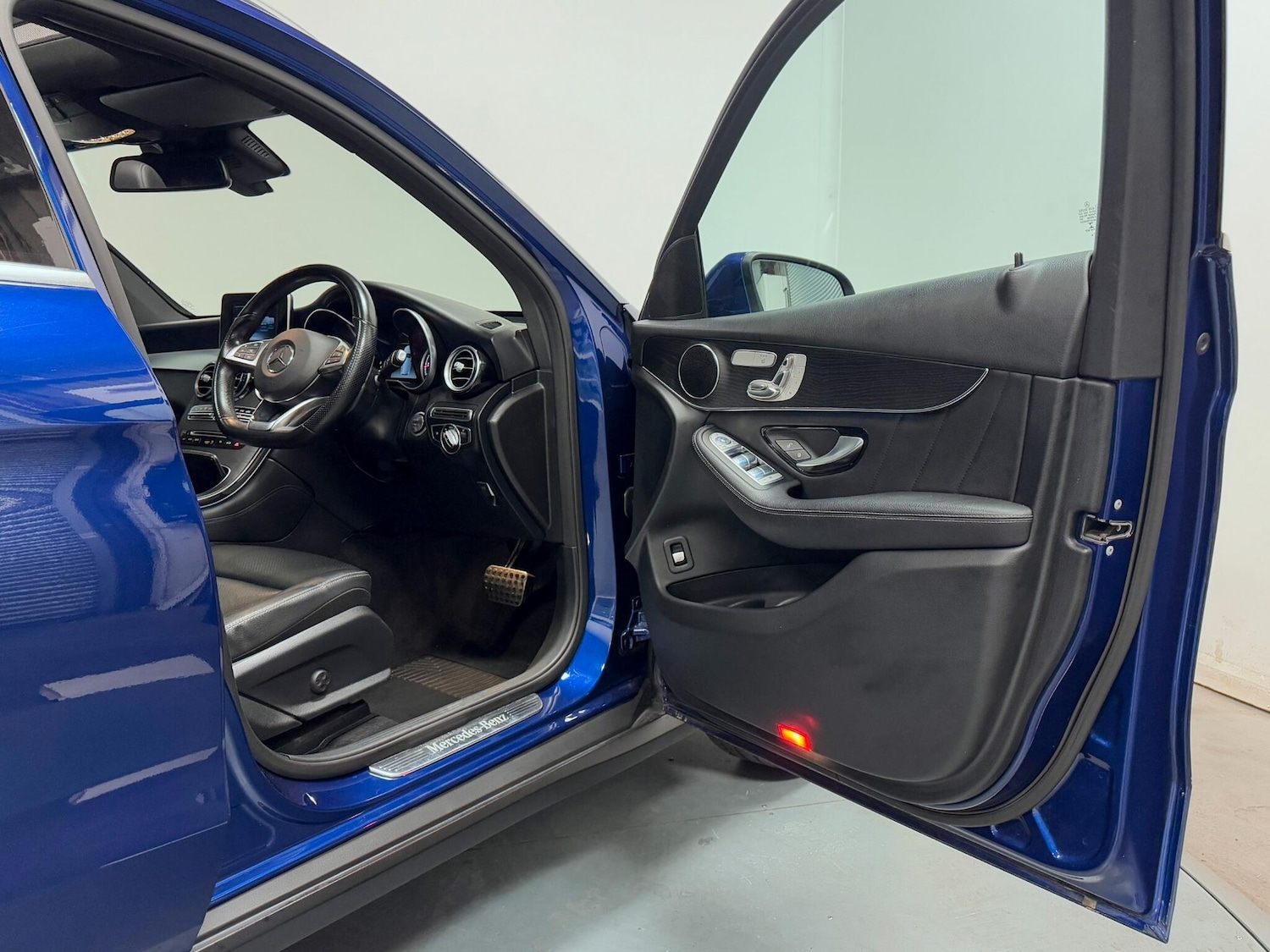 Used Mercedes-Benz GLC 2018 for sale - 76238691: Photo 16