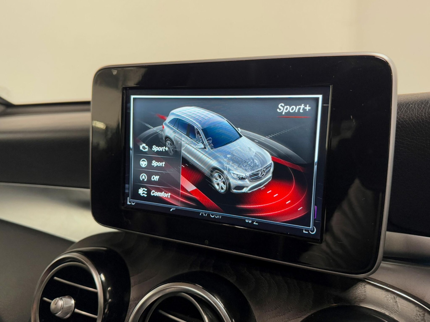 Used Mercedes-Benz GLC 2018 for sale - 76238691: Photo 48