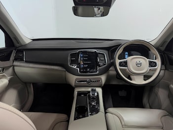 Used Volvo XC90 2021 for sale - 76042308: Photo 2