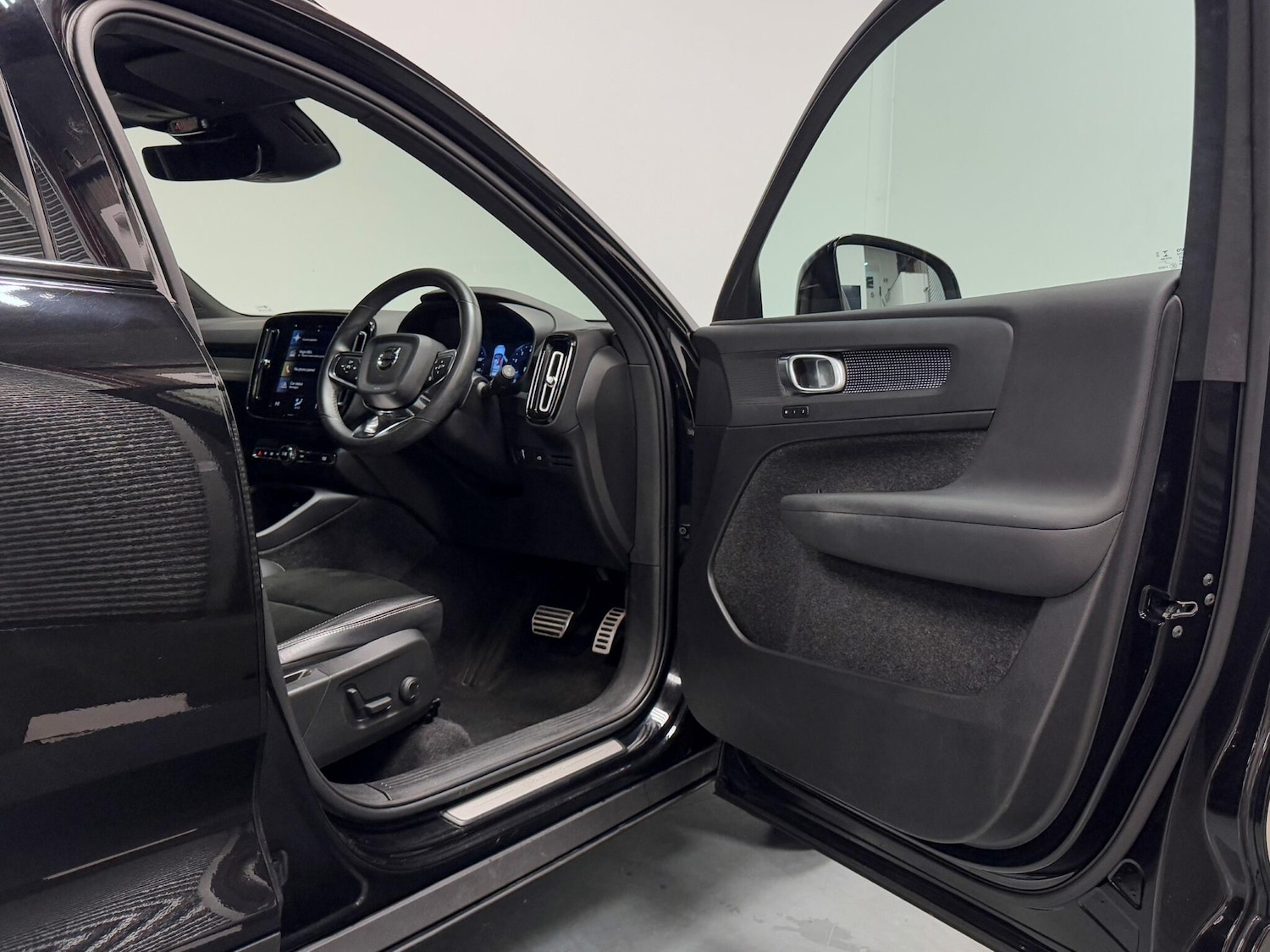 Used Volvo XC40 for sale - 76201230: Photo 17