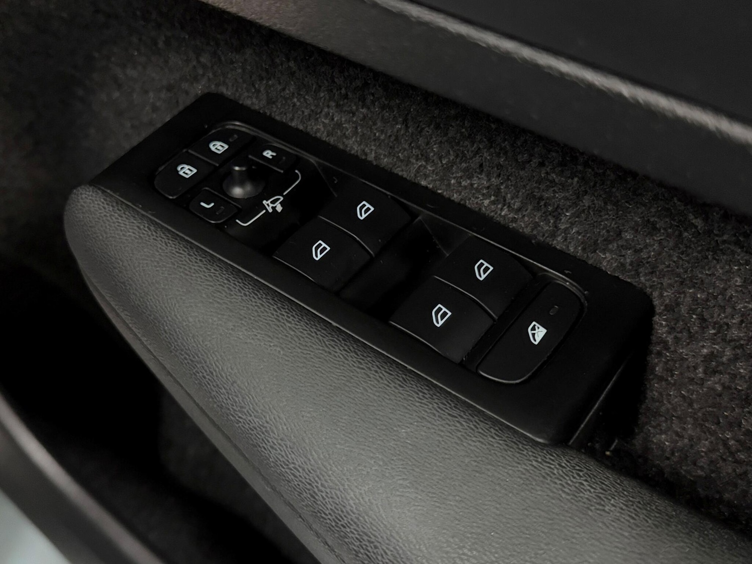 Used Volvo XC40 for sale - 76201230: Photo 19