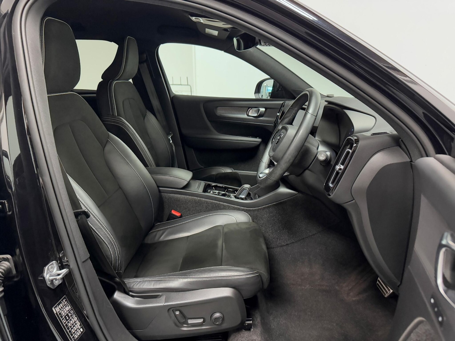 Used Volvo XC40 for sale - 76201230: Photo 23