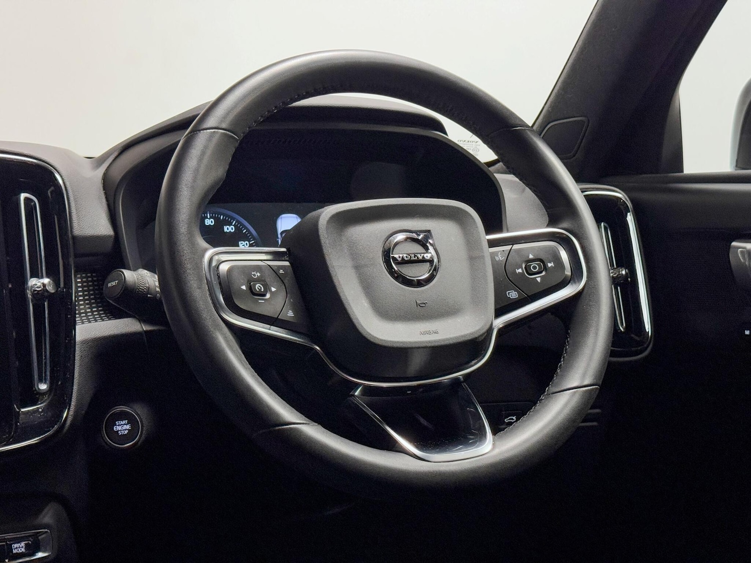Used Volvo XC40 for sale - 76201230: Photo 35