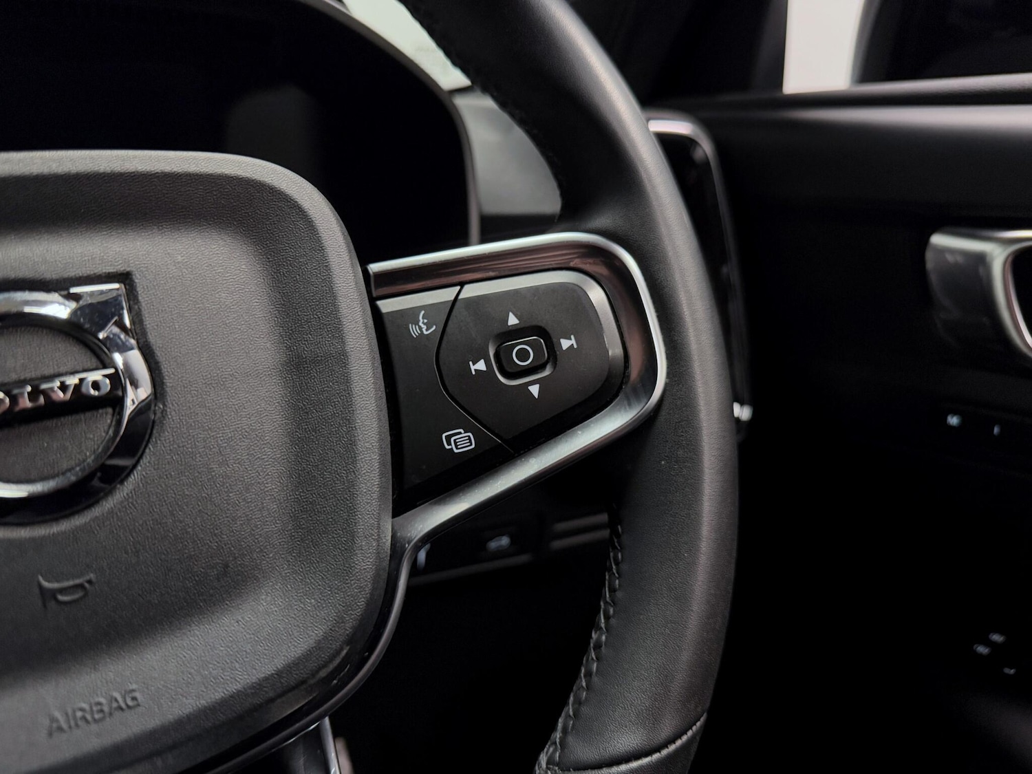 Used Volvo XC40 for sale - 76201230: Photo 38