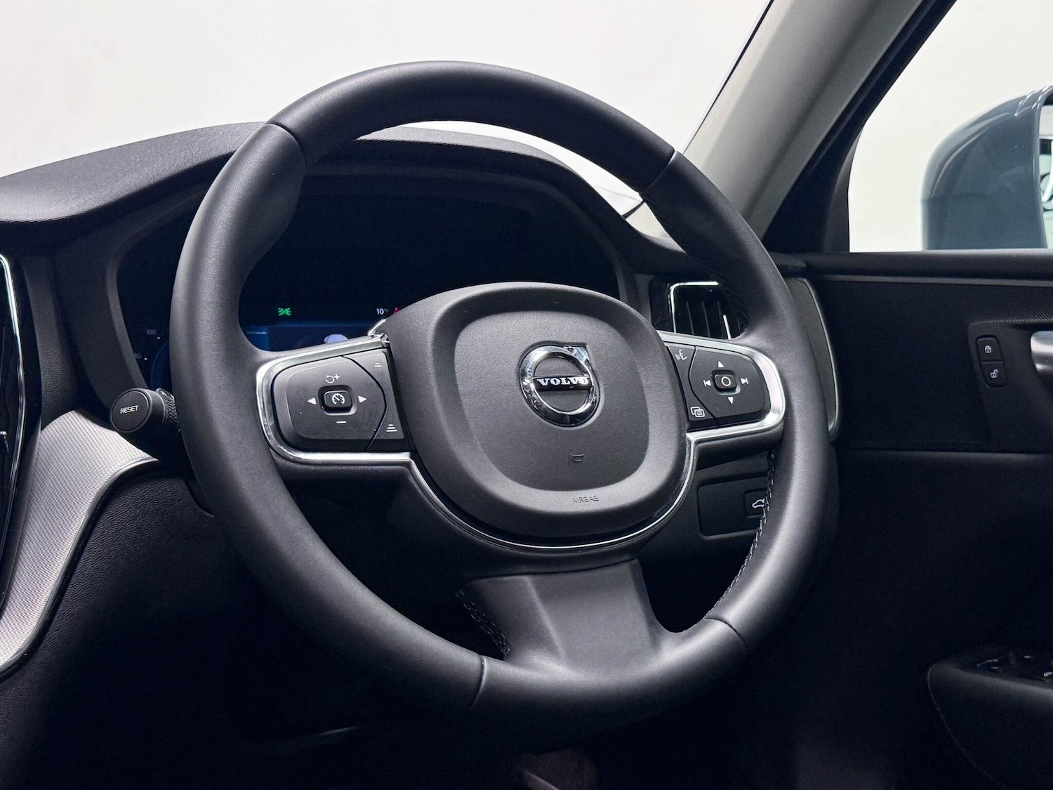 Used Volvo XC60 2022 for sale - 77143014: Photo 31